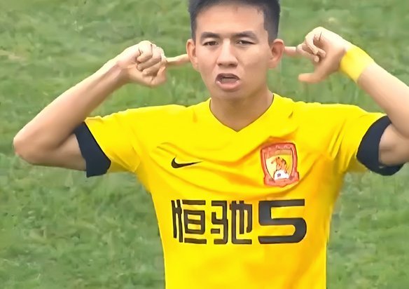 萨拉戈萨主帅：安德拉德平时安静，打人属一时冲动