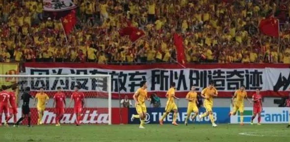 判若两队！U17中国队上半场3球落后，中场换三人下半场连追两球