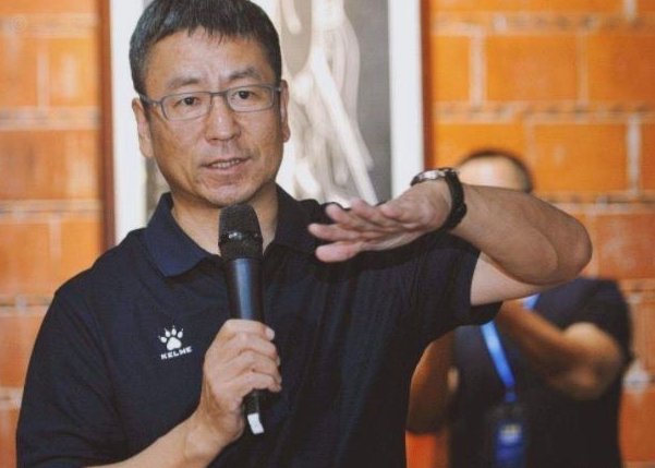 董路言论再引争议：中国足球的祸水还是救星？