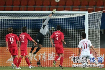 吴曦远射憾柱 亚运国足0-0平伊朗
